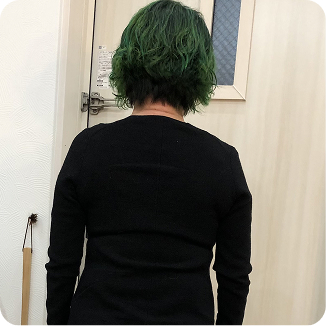 横顔の女性