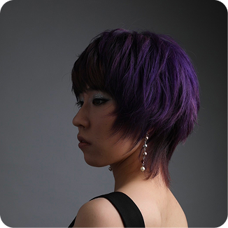 横顔の女性